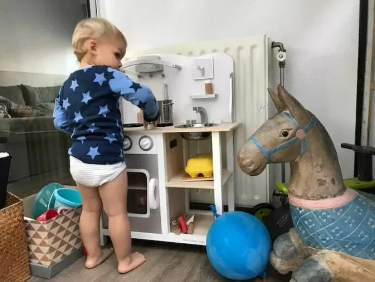 Criança brincando.