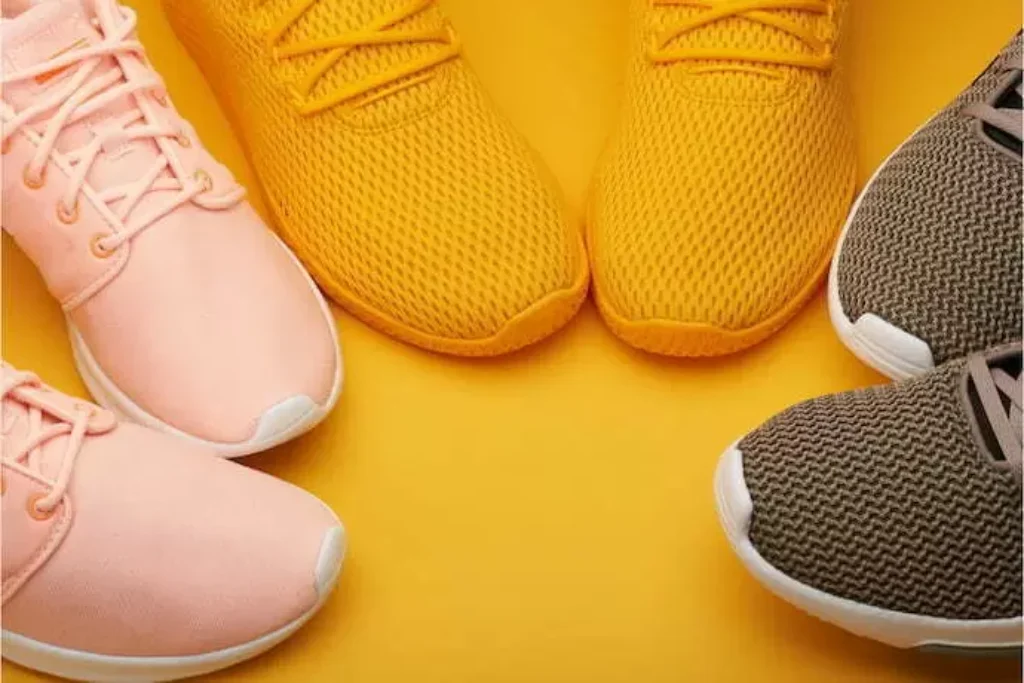 Vários tenis juntos