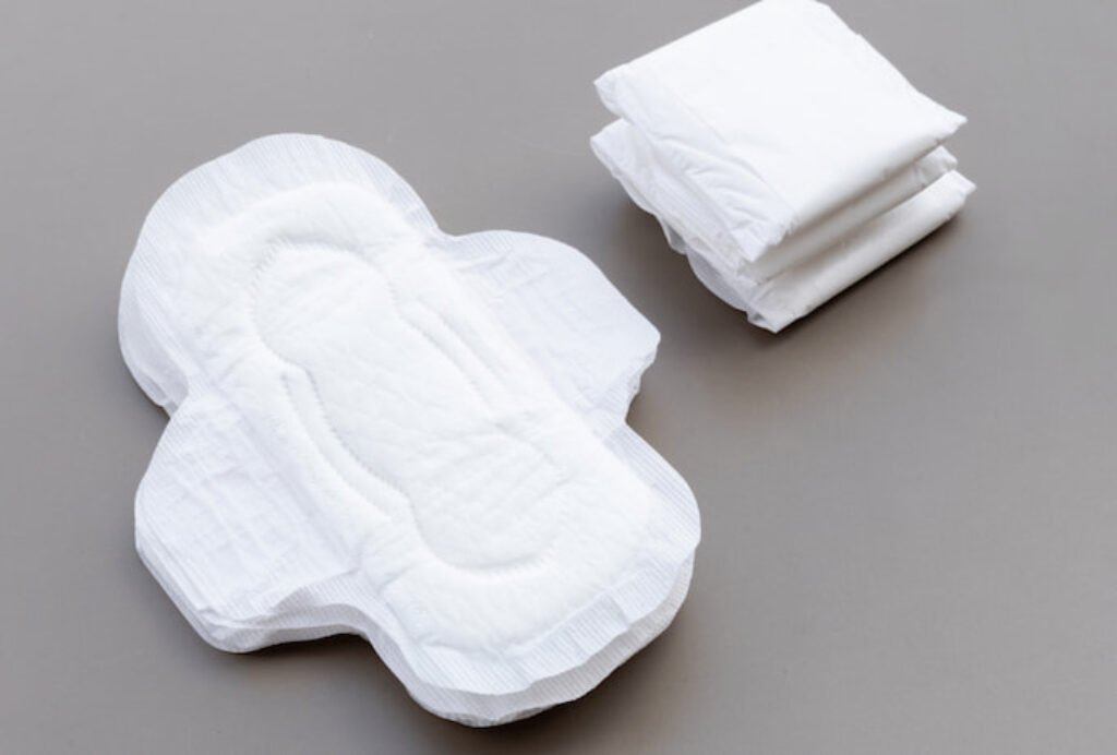 Absorvente em fundo cinza
