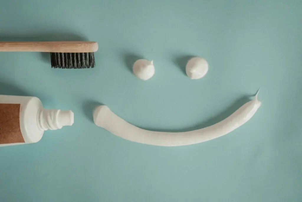 Pasta de dente formando um sorriso