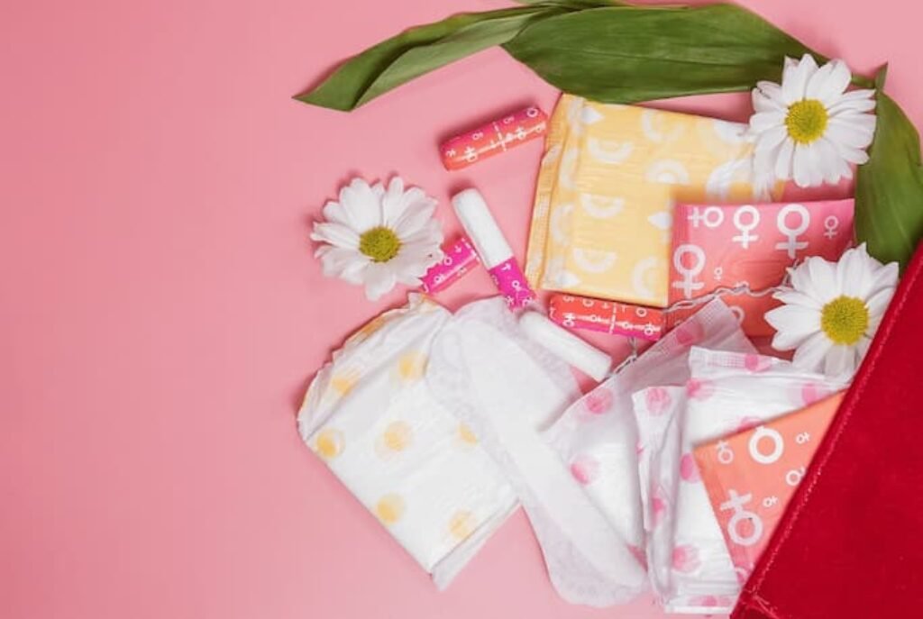 Absorvente em fundo rosa