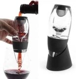 Os 10 Melhores Aeradores de Vinho de 2025: com bico dosador, decantador e muito mais!