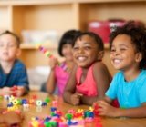 As 10 Melhores Mesinhas de Criança de 2025: Bell Toy, Carlu Brinquedos e muito mais!