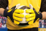 As 10 melhores luvas de goleiro em 2026: uhlsport, Nike, Adidas e mais!