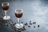 Os 10 melhores licores de café em 2026: Amarula, Kahlua e muito mais!