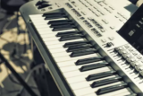 Os 10 Melhores Teclados Musicais de 2026: Yamaha, Roland, Casio e mais!