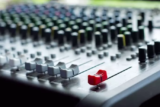 As 10 Melhores Mesas de Som de 2026: Behringer, Soundcraft e muito mais!